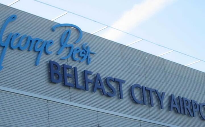 l aeroporto di belfast a lui dedicato