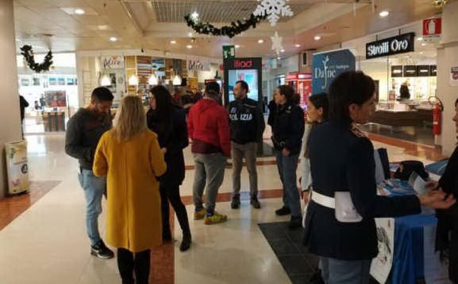 l iniziativa della polizia questo non amore a sassari (foto polizia di sassari)