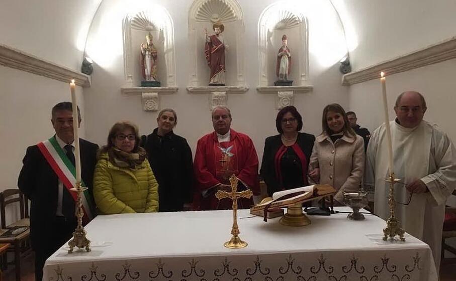 la cerimonia nella chiesetta di san pietro (foto a serreli)