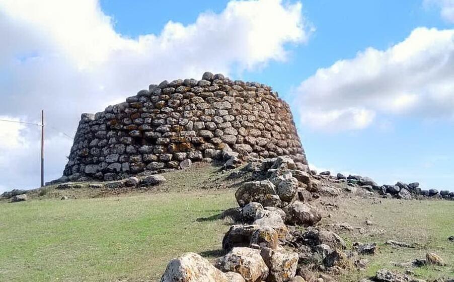 il nuraghe porcarzos a borore (foto a nachira)