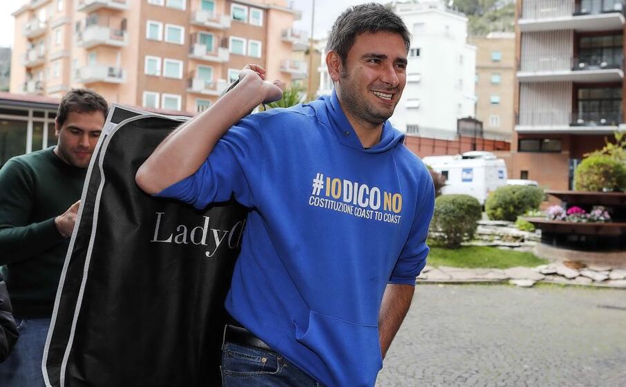 alessandro di battista in un immagine d archivio (ansa antimiani)