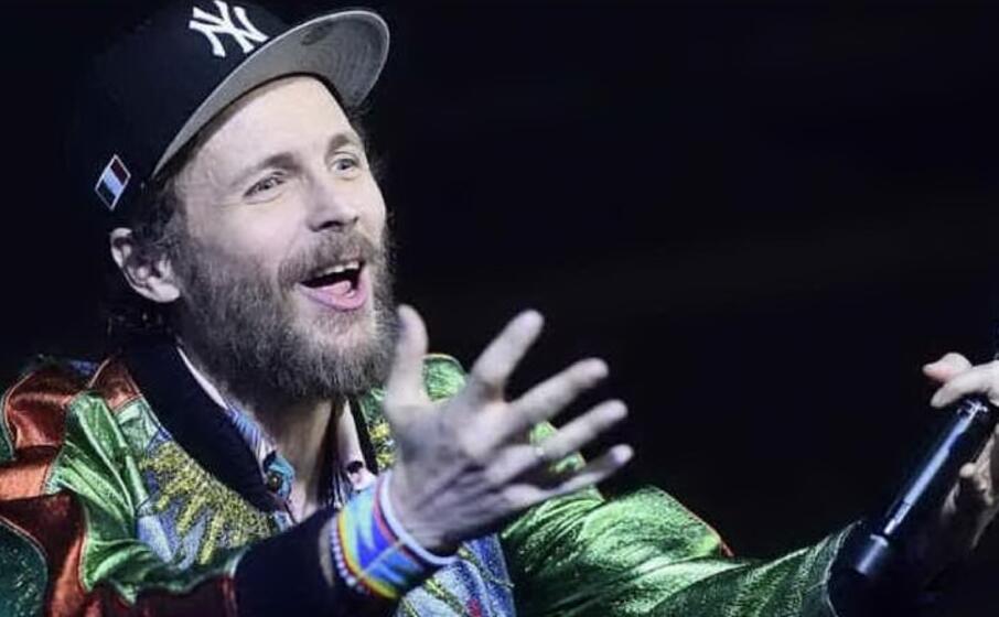 https://www.unionesarda.it/foto/previewfotoprogressivejpeg/2019/11/29/lorenzo_jovanotti_archivio_l_unione_sard-908-560-872719.jpg