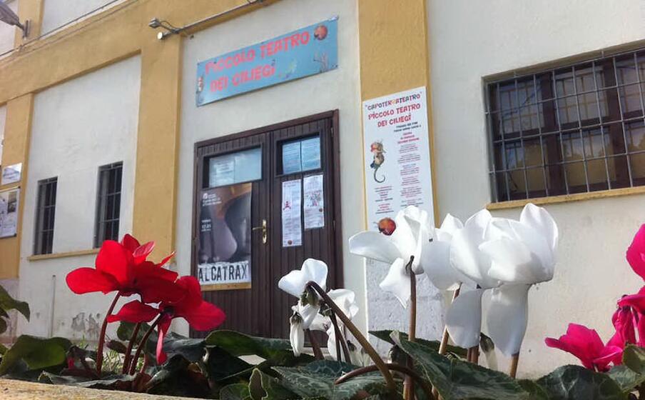 il piccolo teatro dei ciliegi di poggio dei pini (l unione sarda foto murgana)