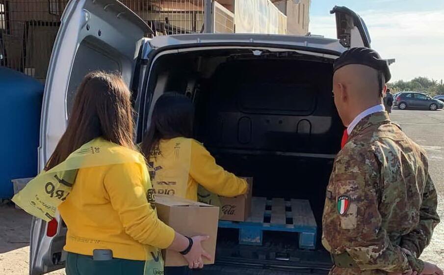 alcuni mezzi dell esercito sono stati messi a disposizione degli organizzatori del banco alimentare della sardegna onlus