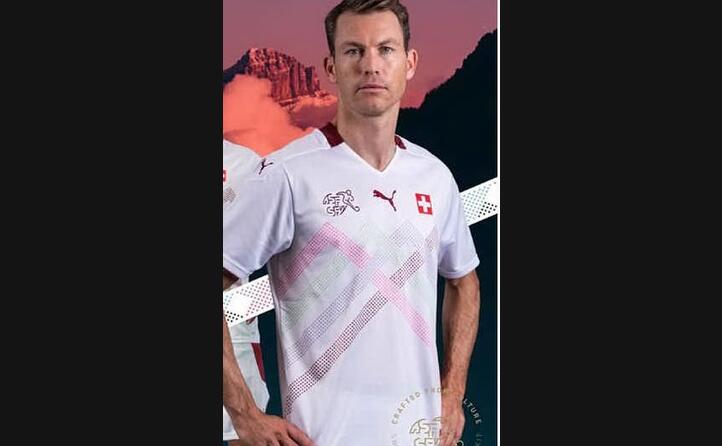 il capitano della svizzera stephan lichtsteiner (foto ansa e instagram)
