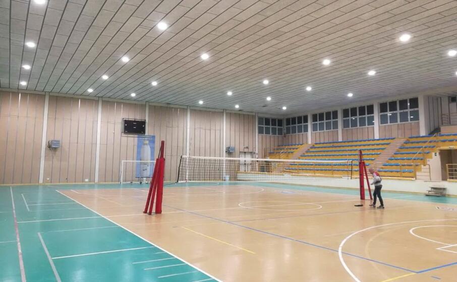 la palestra illuminata (foto l unione sarda pinna)