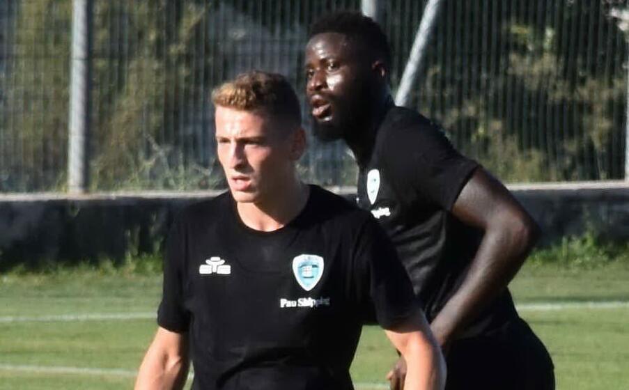 vallocchia e ogunseye in allenamento (l unione sarda foto giagnoni)