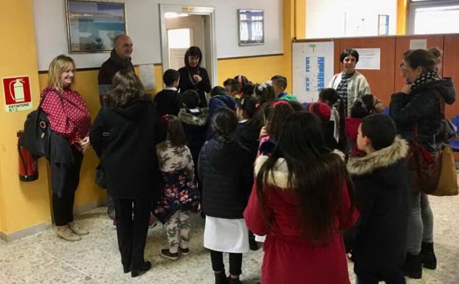 i bambini negli uffici comunali (foto ufficio stampa)