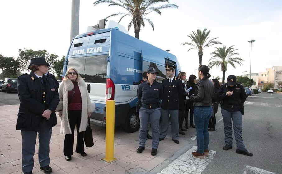 il camper della polizia di stato a le vele (foto giorgia daga)