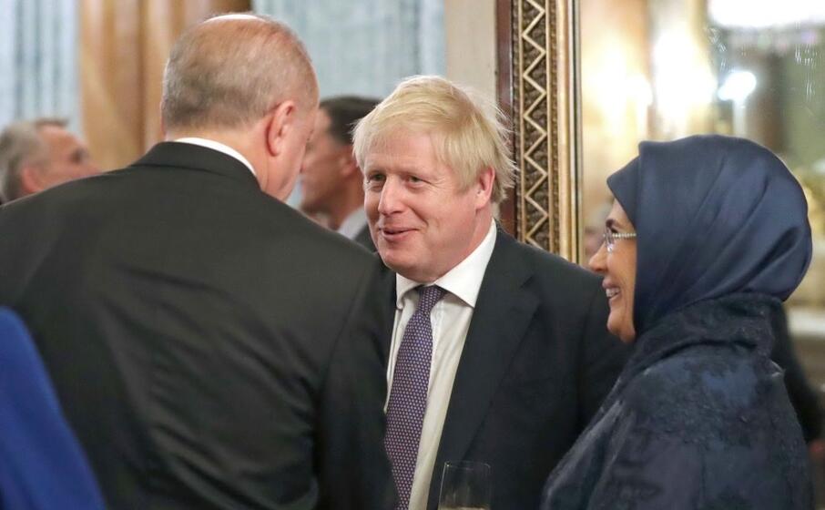 boris johnson con il presidente turco erdogan e sua moglie