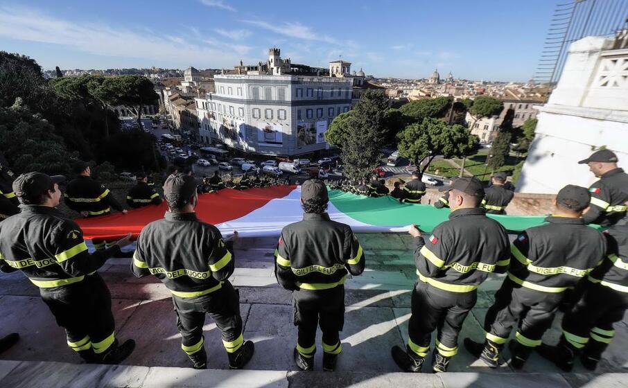 festeggiamenti in campidoglio per santa barbara patrona dei vigili del fuoco