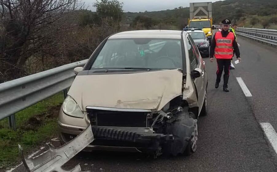 l auto danneggiata (foto carabinieri)