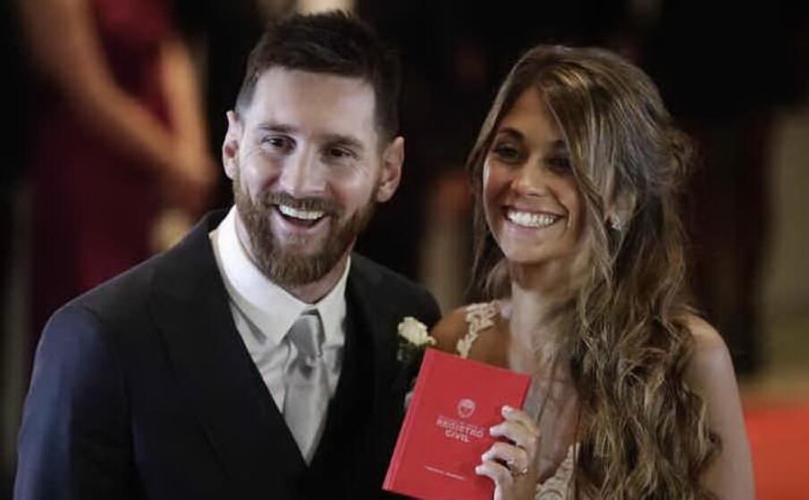 lionel messi e antonella roccuzzo (ansa)