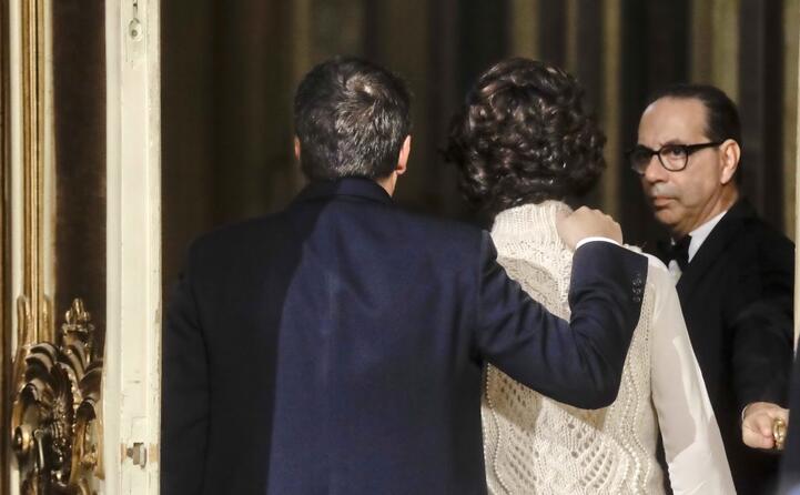renzi e la moglie lasciano la conferenza indetta per il commento dei risultati
