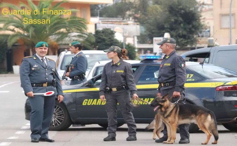 un posto di blocco al porto di olbia (foto gdf)