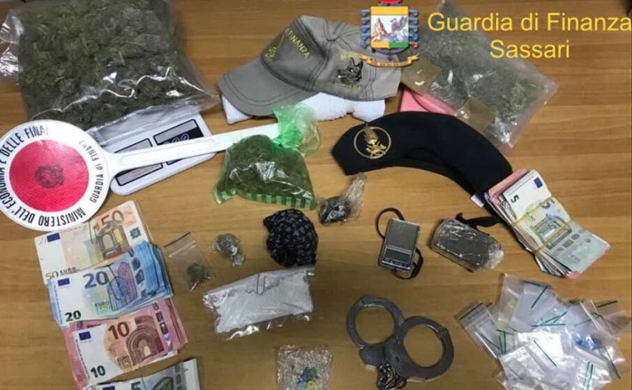 droga e denaro sotto sequestro (foto guardia di finanza)
