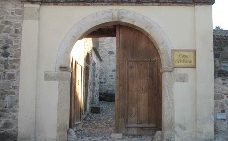 l ingresso della casa del pane