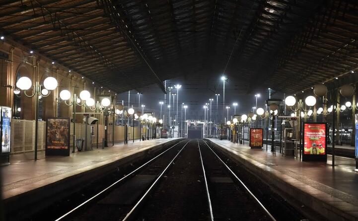 traffico ferroviario bloccato sulla rer gi dalla serata di ieri