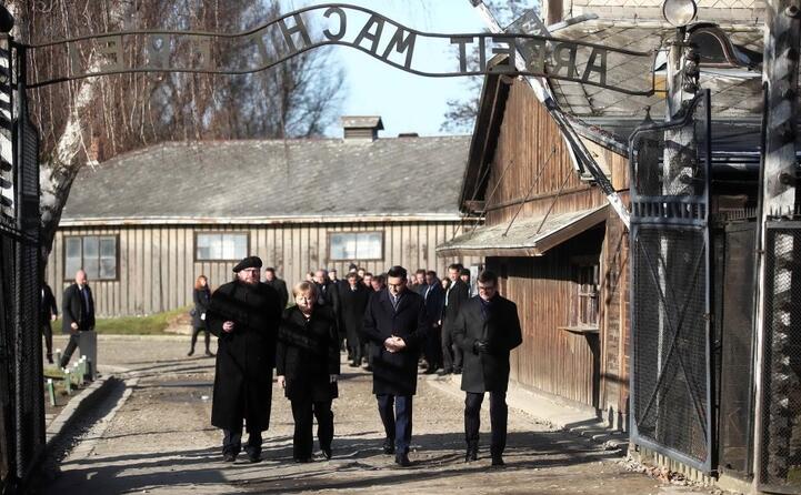 angela merkel in visita ad auschwitz