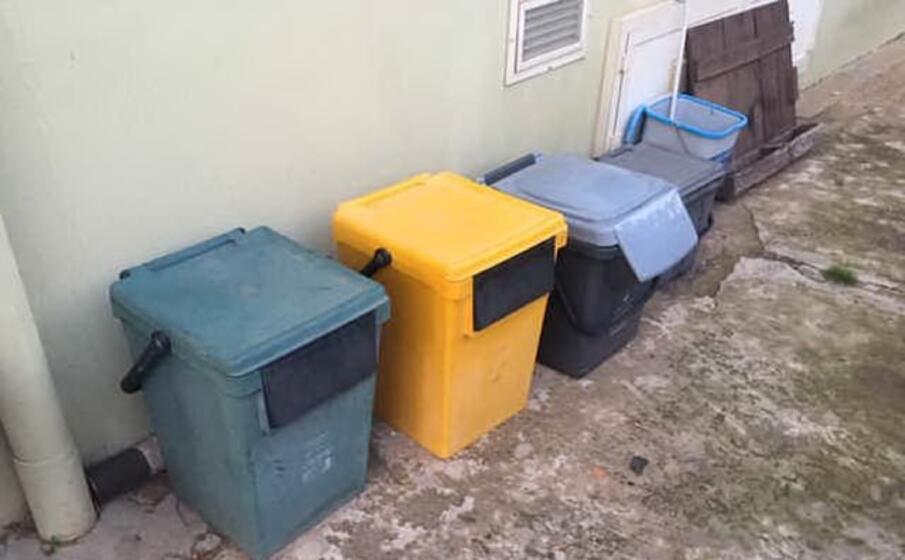 i contenitori per la differenziata (foto scano)