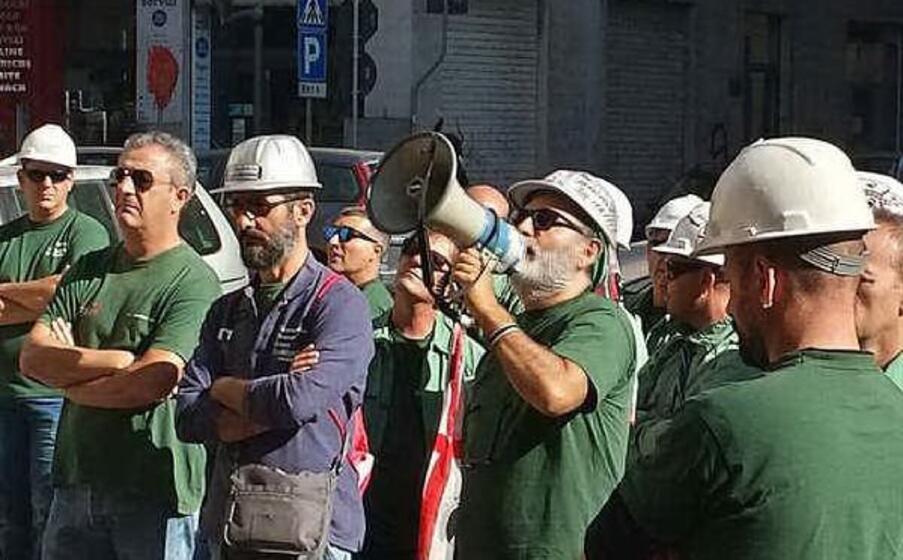 i lavoratori eurallumina a cagliari (archivio l unione sarda)