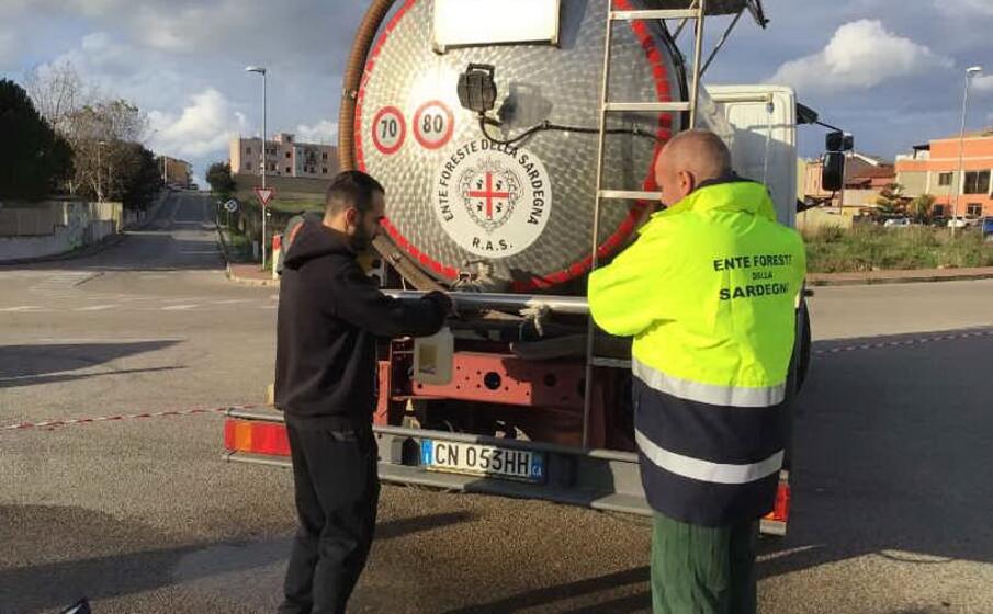l autocisterna in via migheli (foto m pala)