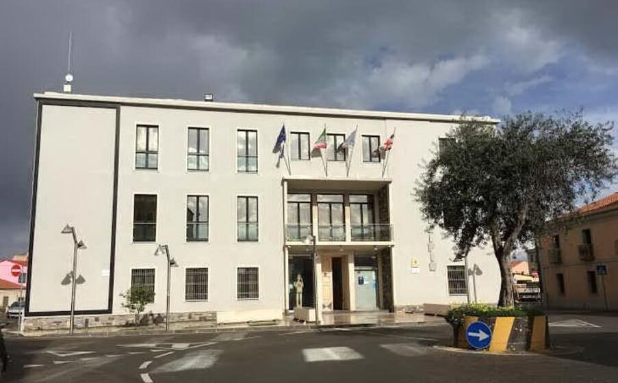 la piazza del comune (l unione sarda foto pinna)