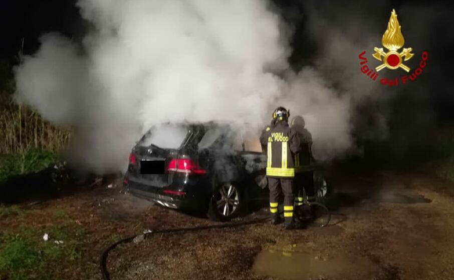 la squadra intervenuta (foto vigili del fuoco)