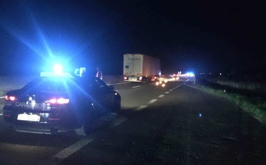 la vittima era scesa dalla sua auto per mettere il triangolo dopo un tamponamento