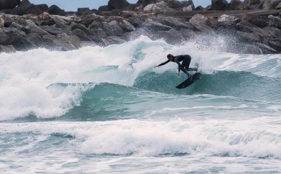 un surfista in azione (foto ufficio stampa)