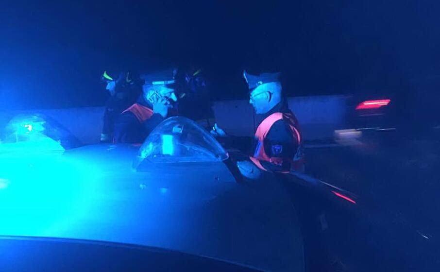 una volta fuori l automobilista stato falciato da un altra vettura