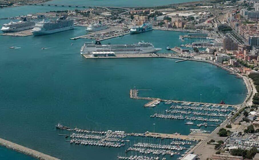 il porto di cagliari (archivio l unione sarda)