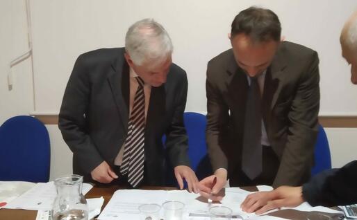 La firma della convenzione (foto L'Unione Sarda - Virdis)