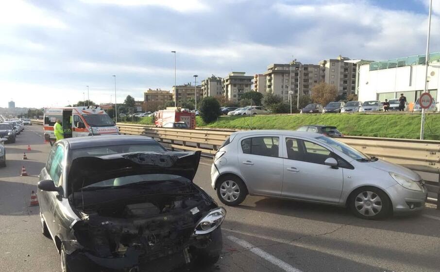 le auto coinvolte nell incidente (foto polizia municipale di cagliari)