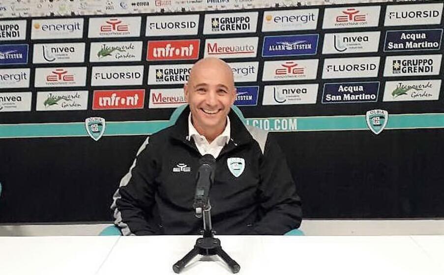 oscar brevi durante la conferenza di presentazione di lecco olbia (foto l unione sarda giagnoni)