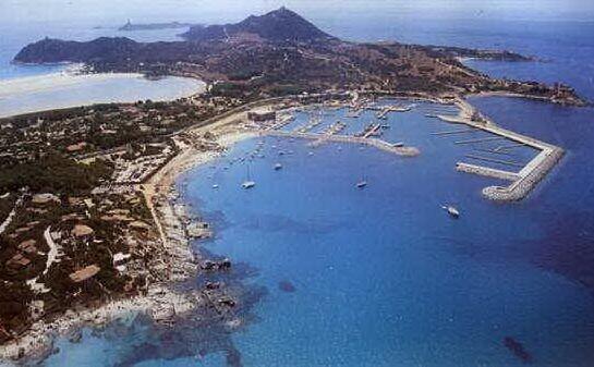 panoramica di villasimius il porticciolo e capo carbonara (foto archivio l unione sarda)