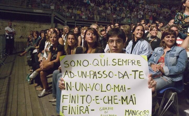 i fan di mango (archivio l unione sarda messina)