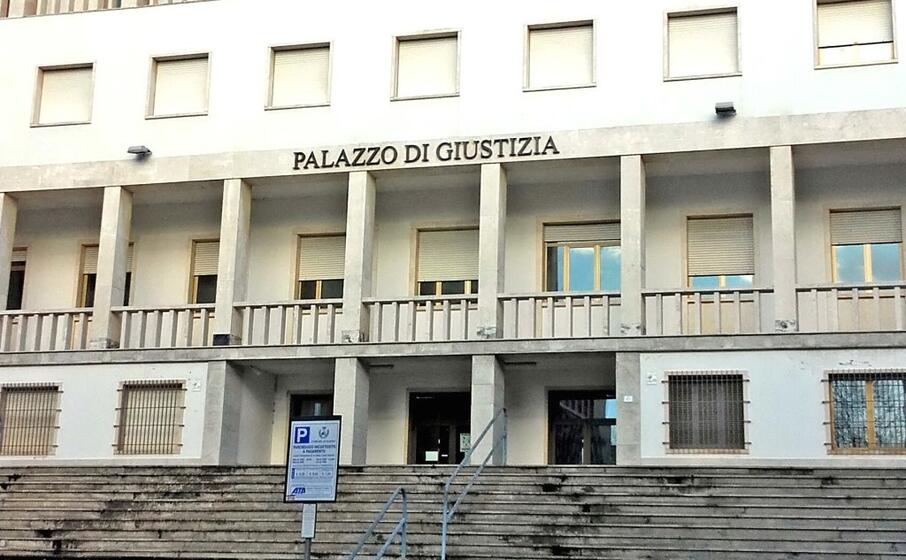 il tribunale di nuoro (foto l unione sarda)