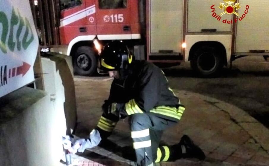 la squadra del 115 sul posto (foto vigili del fuoco)