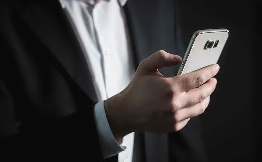 un telefonino (foto pixabay)