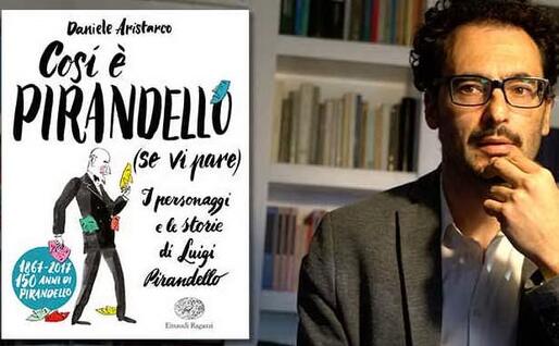 Daniele Aristarco con la copertina del suo libro