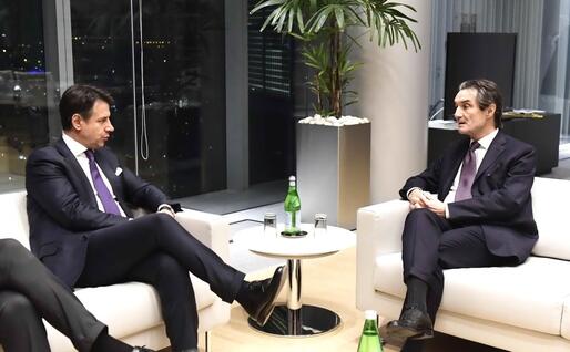 Conte e il governatore lombardo Attilio Fontana in un incontro a gennaio (Ansa)