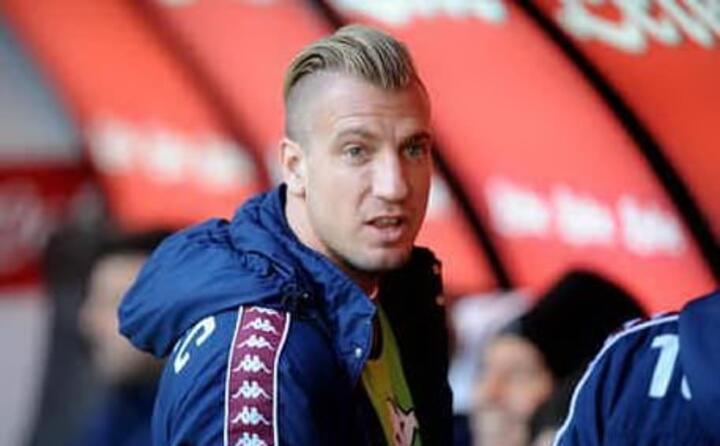 dal 2008 al 2013 stata legata al calciatore maxi lopez