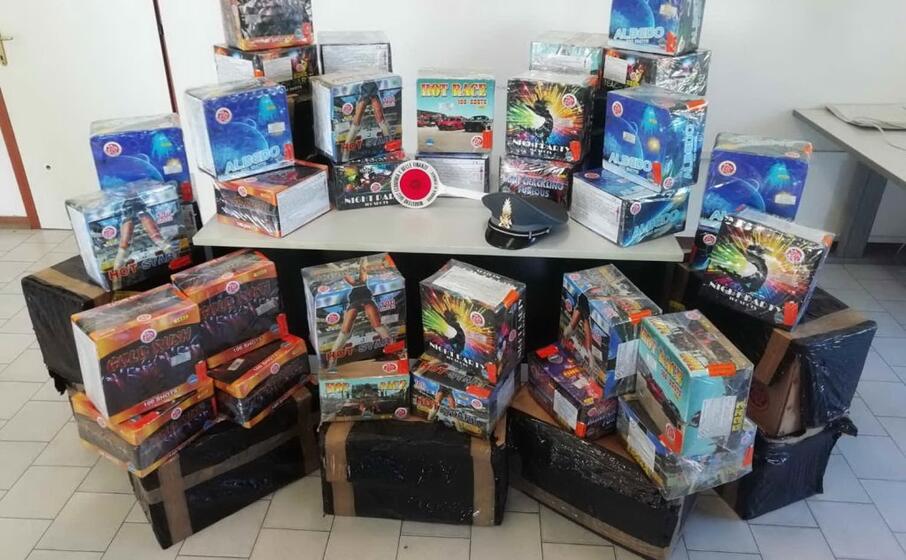 il materiale posto sotto sequestro (foto guardia di finanza di cagliari)