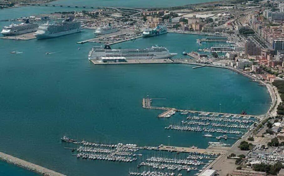il porto di cagliari (archivio l unione sarda)