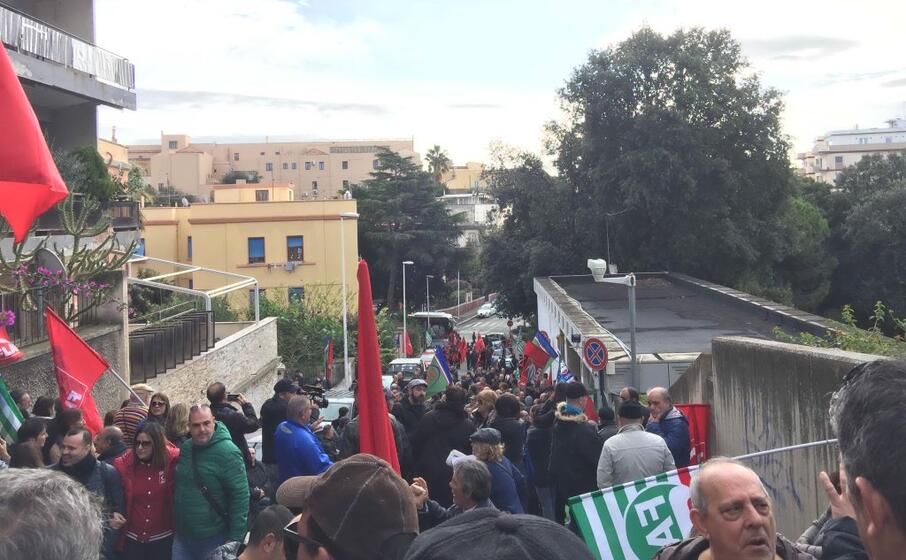 il sit in in via oslavia (foto ro mu)