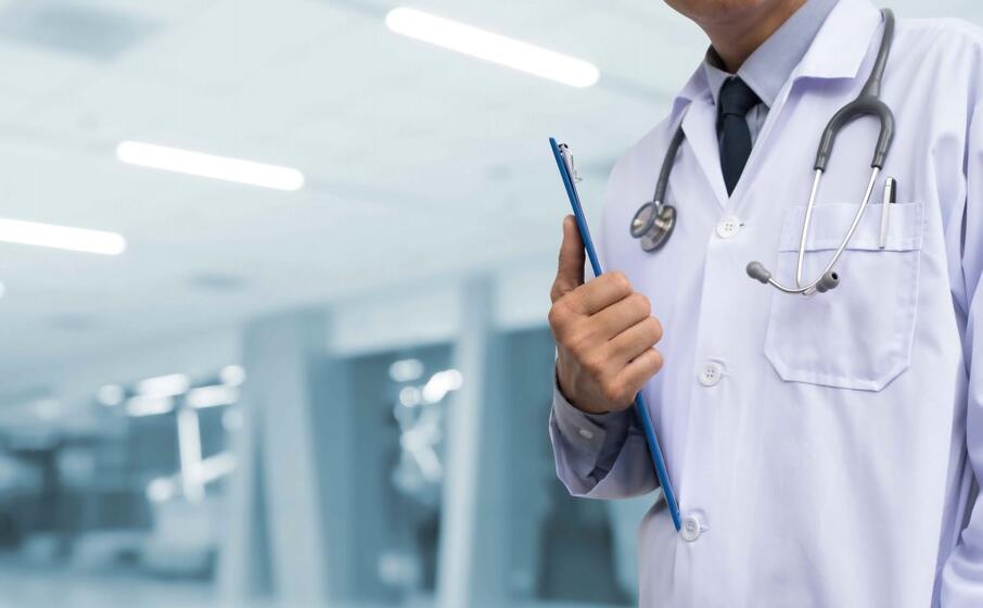 un medico (archivio l unione sarda)