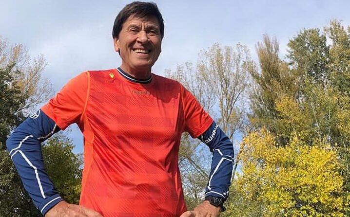 in tenuta sportiva per l immancabile corsa quotidiana