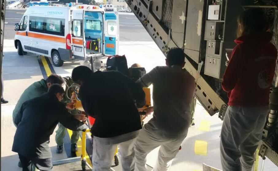 il trasporto sanitario (foto aeronautica militare)