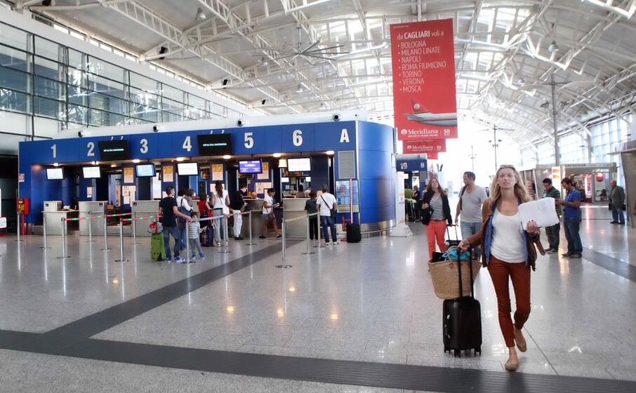 l aeroporto di elmas (archivio l unione sarda ungari)